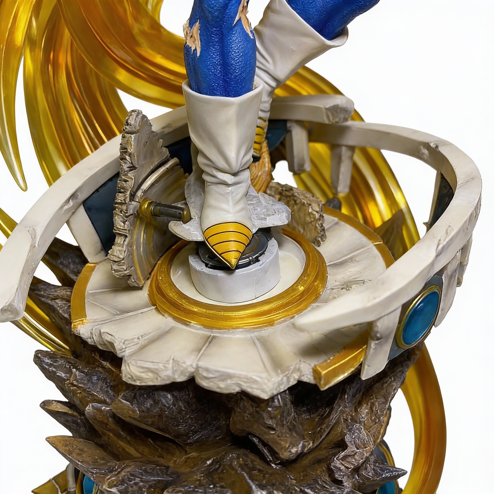 Dragon Ball Z LS Series - Super Saiyan Vegeta Large Scale Figure with LED Light & Dual Portraits - Cosplee