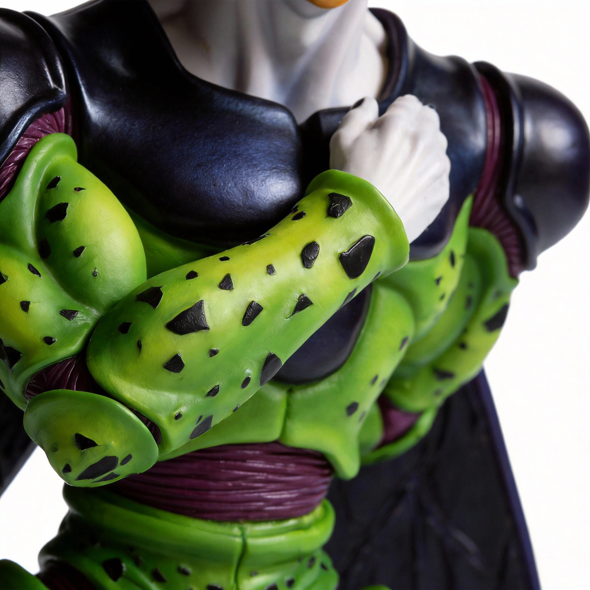 Dragon Ball Z Perfect Cell (FC Version) Bowing Pose Resin Statue - Anime Figure Model Collectible Gift - Cosplee
