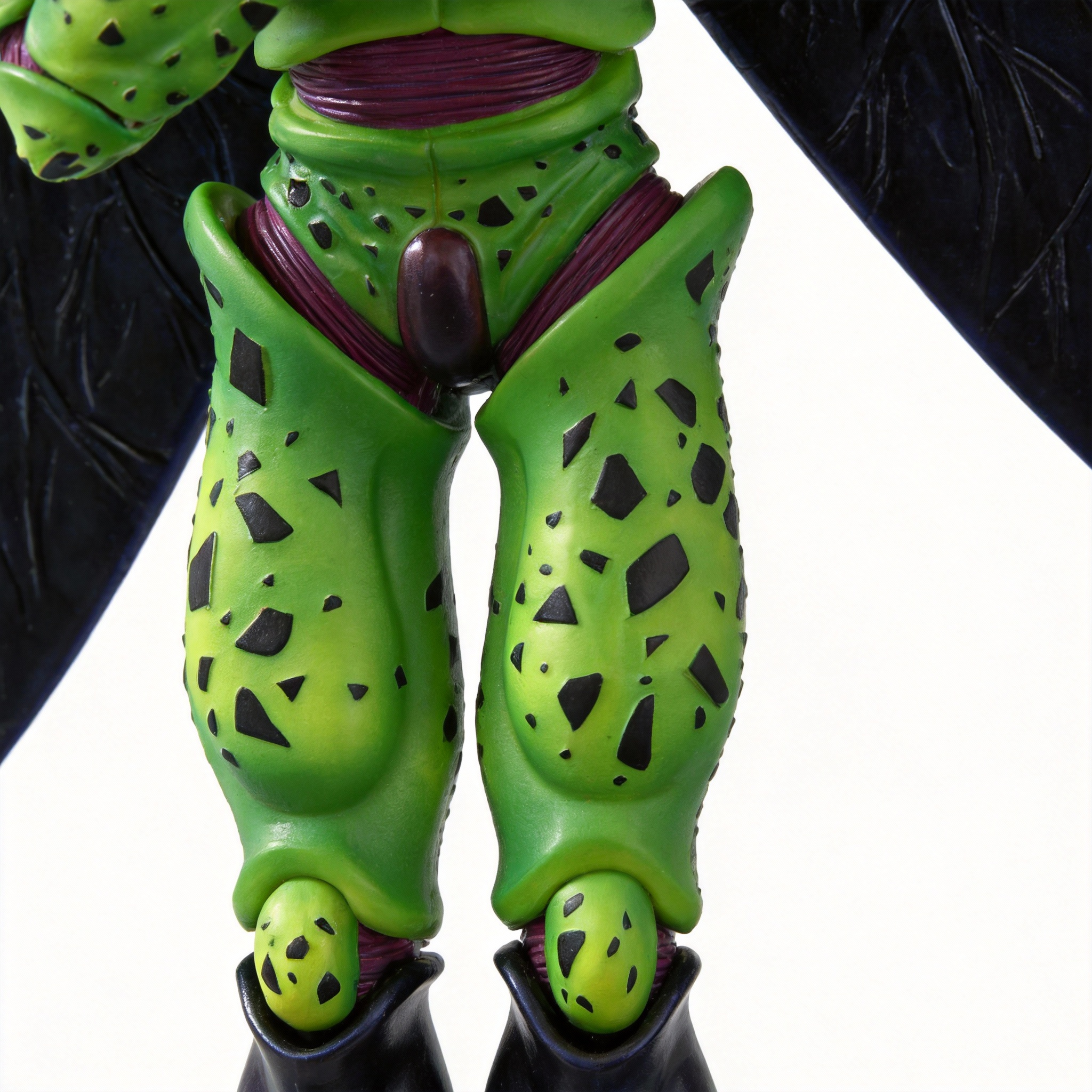 Dragon Ball Z Perfect Cell (FC Version) Bowing Pose Resin Statue - Anime Figure Model Collectible Gift - Cosplee